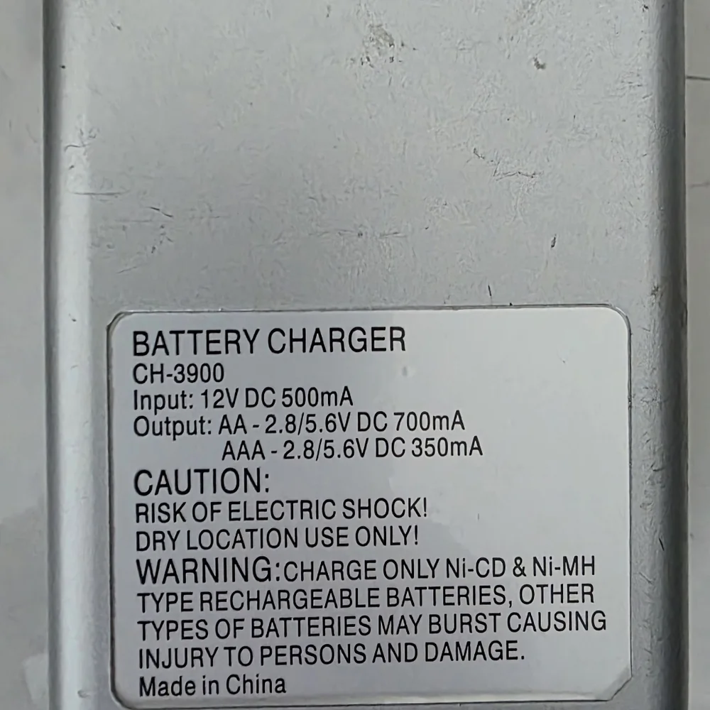 Ultra-Fast Ni-MH & Ni-Cd Battery Charger CH-3900